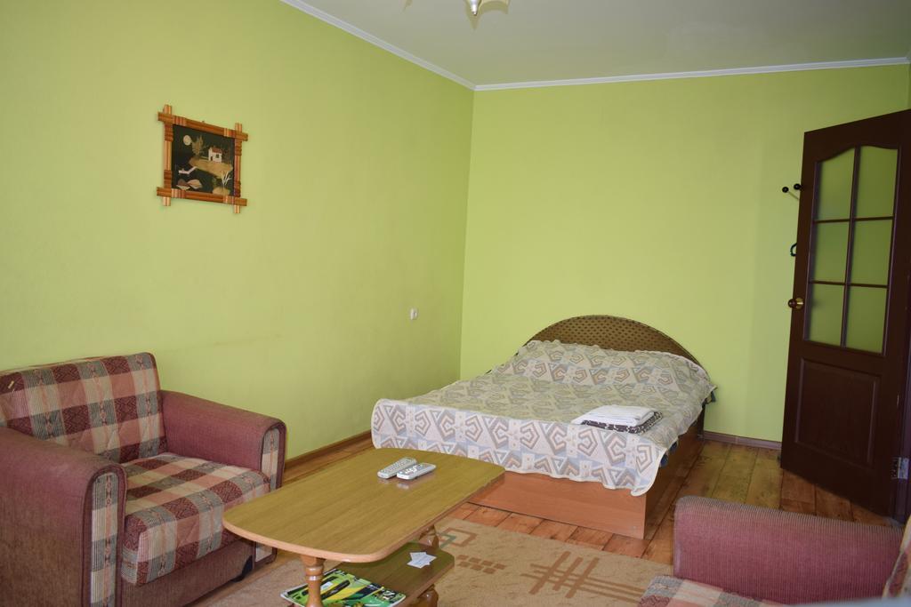 Apartment On Vasylya Chervoniya 67 Ровно Экстерьер фото